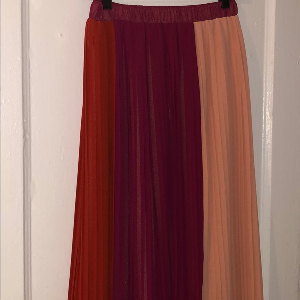 Pleated midi skirt